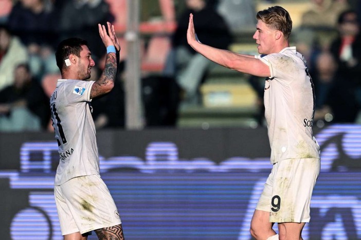 Il Napoli torna a vincere in trasferta, doppietta di Hojlund e Cremonese ko