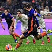 Inter-Pisa, rigore per i nerazzurri. Poi Chivu chiede un rosso: proteste a San Siro Inter-Pisa, rigore per i nerazzurri. Poi Chivu chiede un rosso: proteste a San Siro