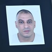 Caso Fakir, al Tg1 immagini body cam poliziotti. Legale agenti: "Contatto con altre persone" Caso Fakir, al Tg1 immagini body cam poliziotti. Legale agenti: "Contatto con altre persone"