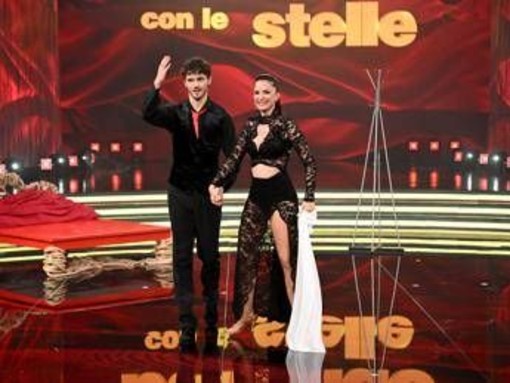 Ballando, standing ovation per Delogu: il gesto di Nikita dopo l'esibizione Ballando, standing ovation per Delogu: il gesto di Nikita dopo l'esibizione