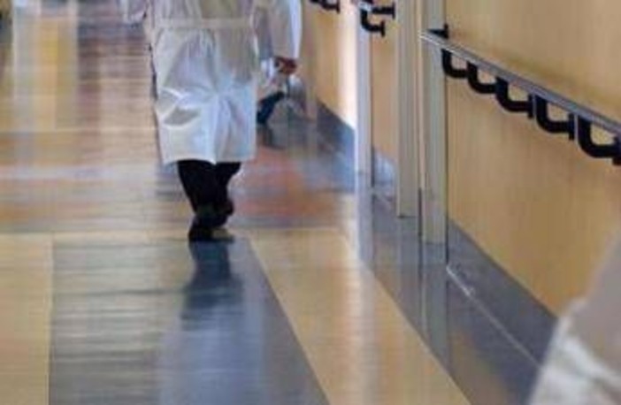 Piacenza, abusi e violenze su colleghe: arrestato primario