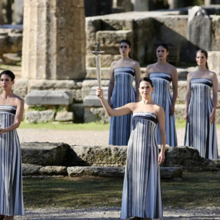 Accesa a Olimpia la fiamma olimpica di Milano Cortina 2026