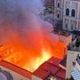 Incendio all'alba di oggi a Napoli, in fiamme il Teatro Sannazaro