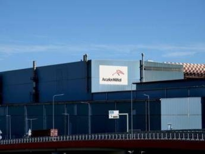 Ex Ilva, scoppia la protesta: lavoratori occupano l'aeroporto di Genova Ex Ilva, scoppia la protesta: lavoratori occupano l'aeroporto di Genova
