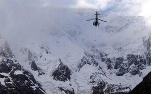 Nepal, sospese ricerche degli alpinisti dispersi: tra loro anche l'abruzzese Marco Di Marcello Nepal, sospese ricerche degli alpinisti dispersi: tra loro anche l'abruzzese Marco Di Marcello