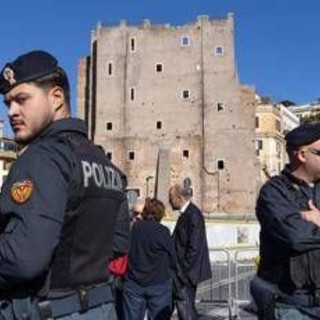 Crollo Torre dei Conti, lutto cittadino oggi a Roma per operaio morto Crollo Torre dei Conti, lutto cittadino oggi a Roma per operaio morto