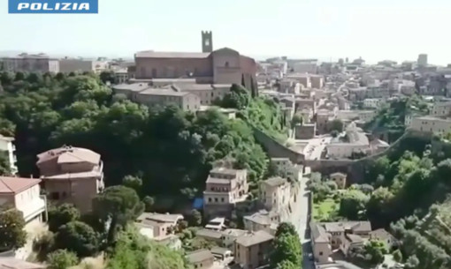 Scritte contro Meloni e i poliziotti a Siena, Digos denuncia 24enne albanese