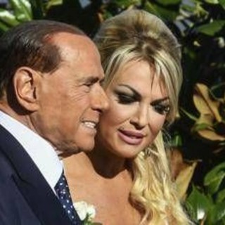 Pascale: &quot;Dire 'sto con Berlusconi' più difficile del coming out con mio padre&quot;