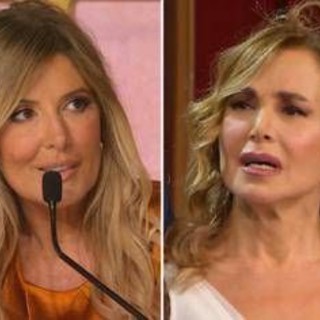 Ballando, la mano di Barbara D'Urso trema e Selvaggia Lucarelli attacca: &quot;È una sceneggiata&quot;