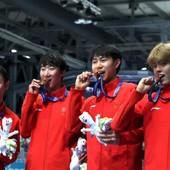 Pattinaggio, storico bronzo per la Cina nell’inseguimento a squadre Pattinaggio, storico bronzo per la Cina nell’inseguimento a squadre