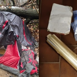 Minaccia di aggredire gli agenti con un machete, pusher arrestato nei boschi della droga